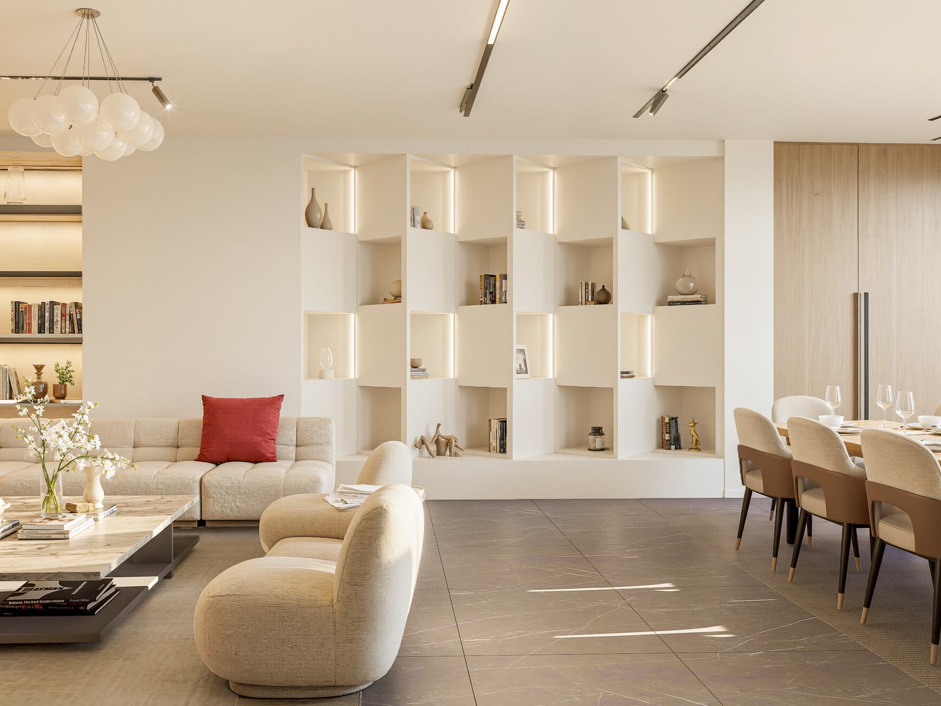 Vue intérieure de la maison avec aménagement moderne et lumineux